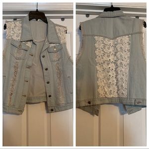 Light denim vest with lace detail